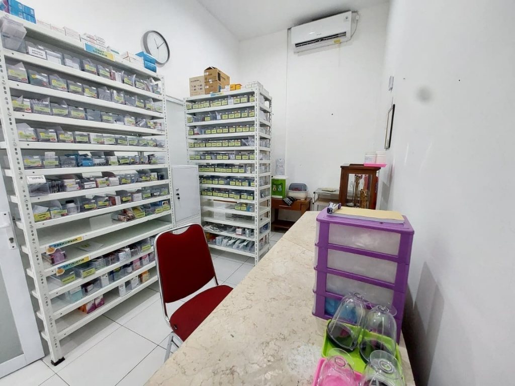 Area penyimpanan sediaan farmasi