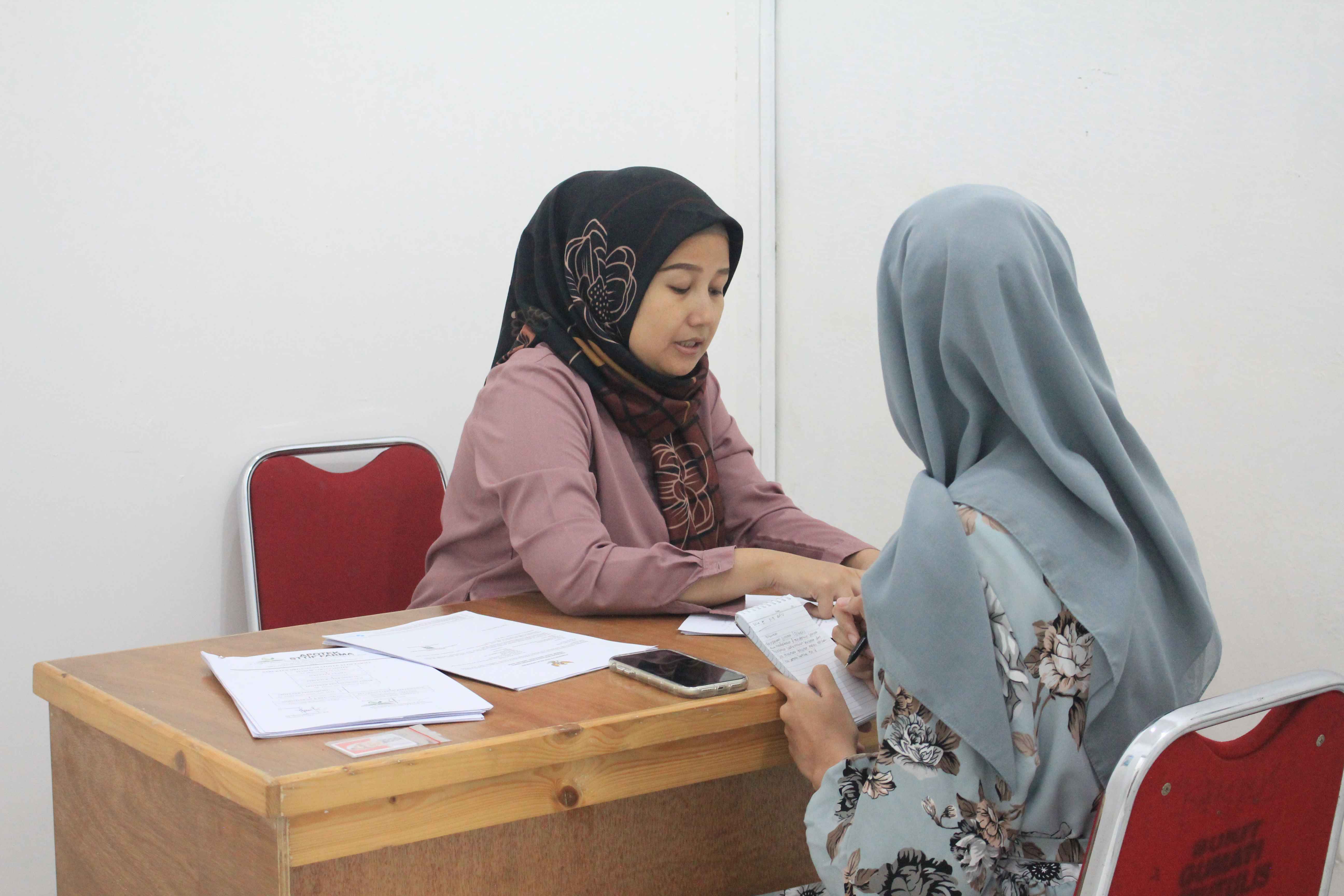 Pembelajaran mahasiswa di Apotek STTIF Farma